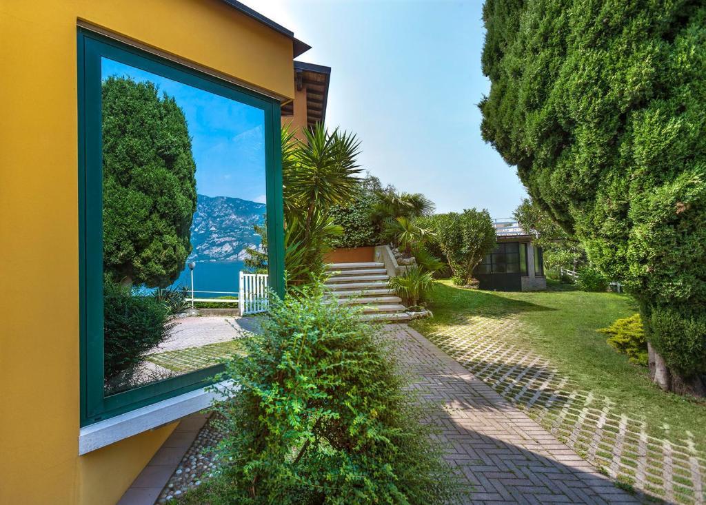 Residence Parco Lago Di Garda Malcesine Eksteriør billede